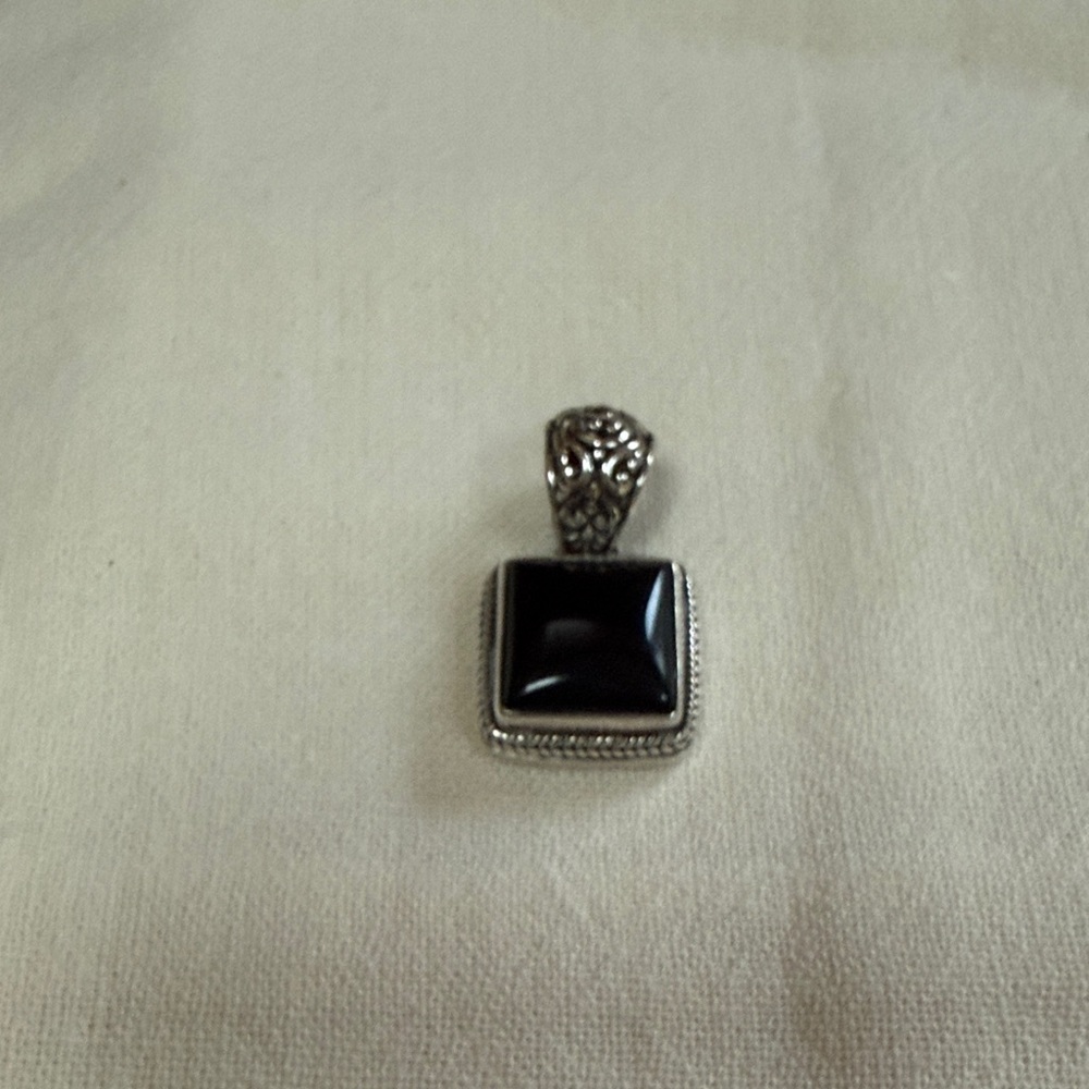 Elegant Black and Silver Pendant Necklace